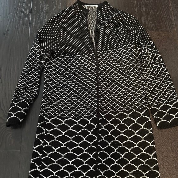 Sweater - Picture 1 of 3